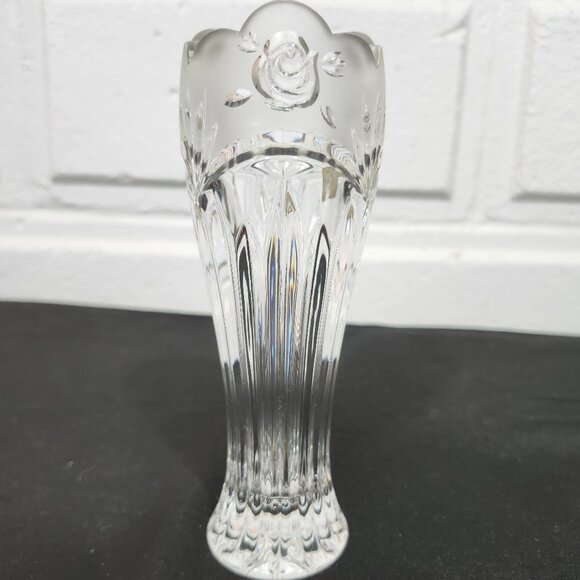 Oneida Crystal Southern Garden Bud Vase - Picture 1 of 7